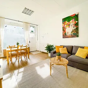 Bright 2 Bedroom In Convinient Location , Berlin Deutschland